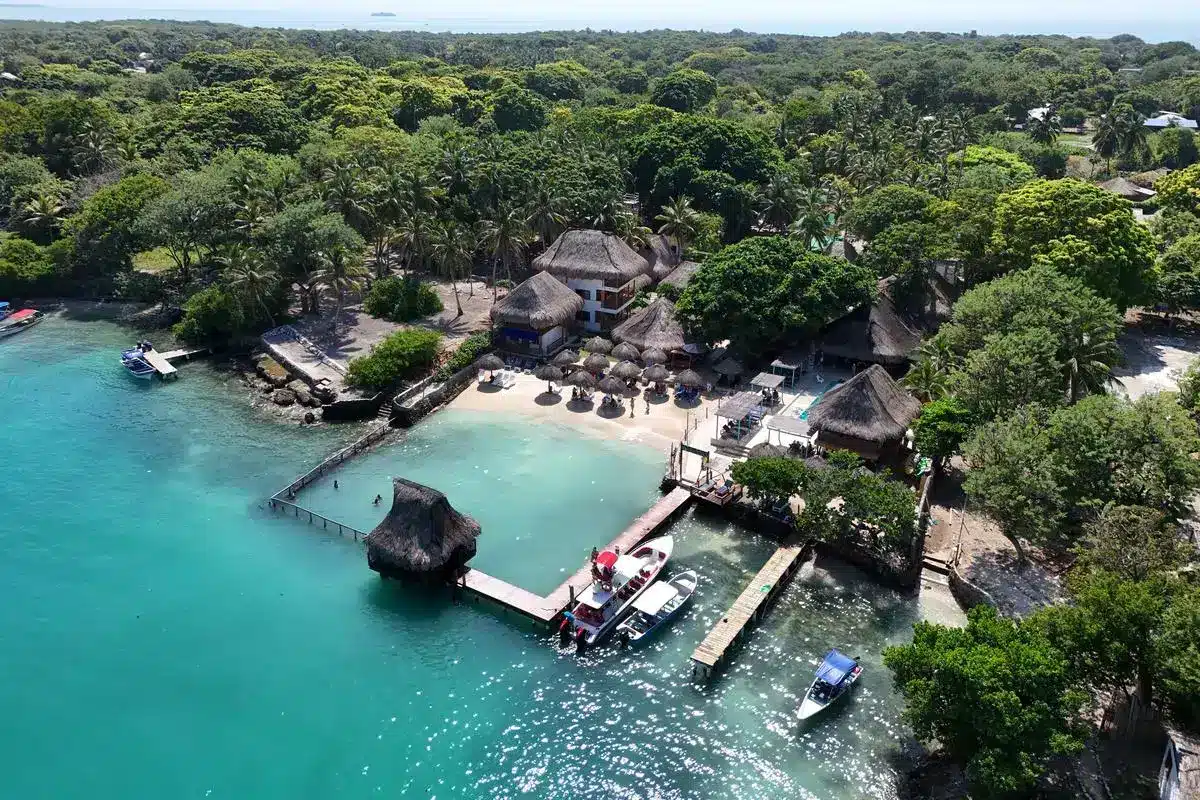 Vista aérea de Isla del Sol en el Parque Nacional Corales del Rosario